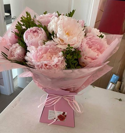 Blush Delight - A beautiful handtied comprised of all pink peonies and foliage. This can be dleivered in Carluke and surrounding areas by Moody Cow Florist.

Please note: this product is only avaibale when peonies are in season, if order and not avaibale you will be contacted.